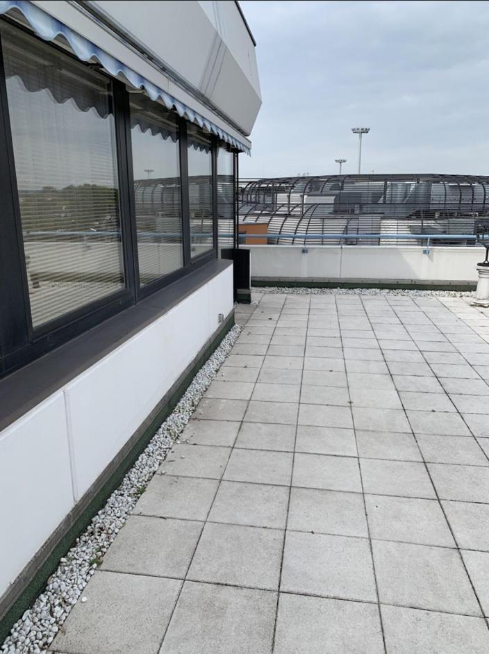 Im Herzen Von Wiesdorf- Blick Auf Das Bayer-Kreuz -Appartement Mit 2 Schlafzimmern-Fuer 3 Personen -Zentral Gelegen - Friedrich Ebert Platz 5A , 4Te Etage - Dachterrasse Und Sauna - Kaution Pflicht - Leverkusen Exteriér fotografie