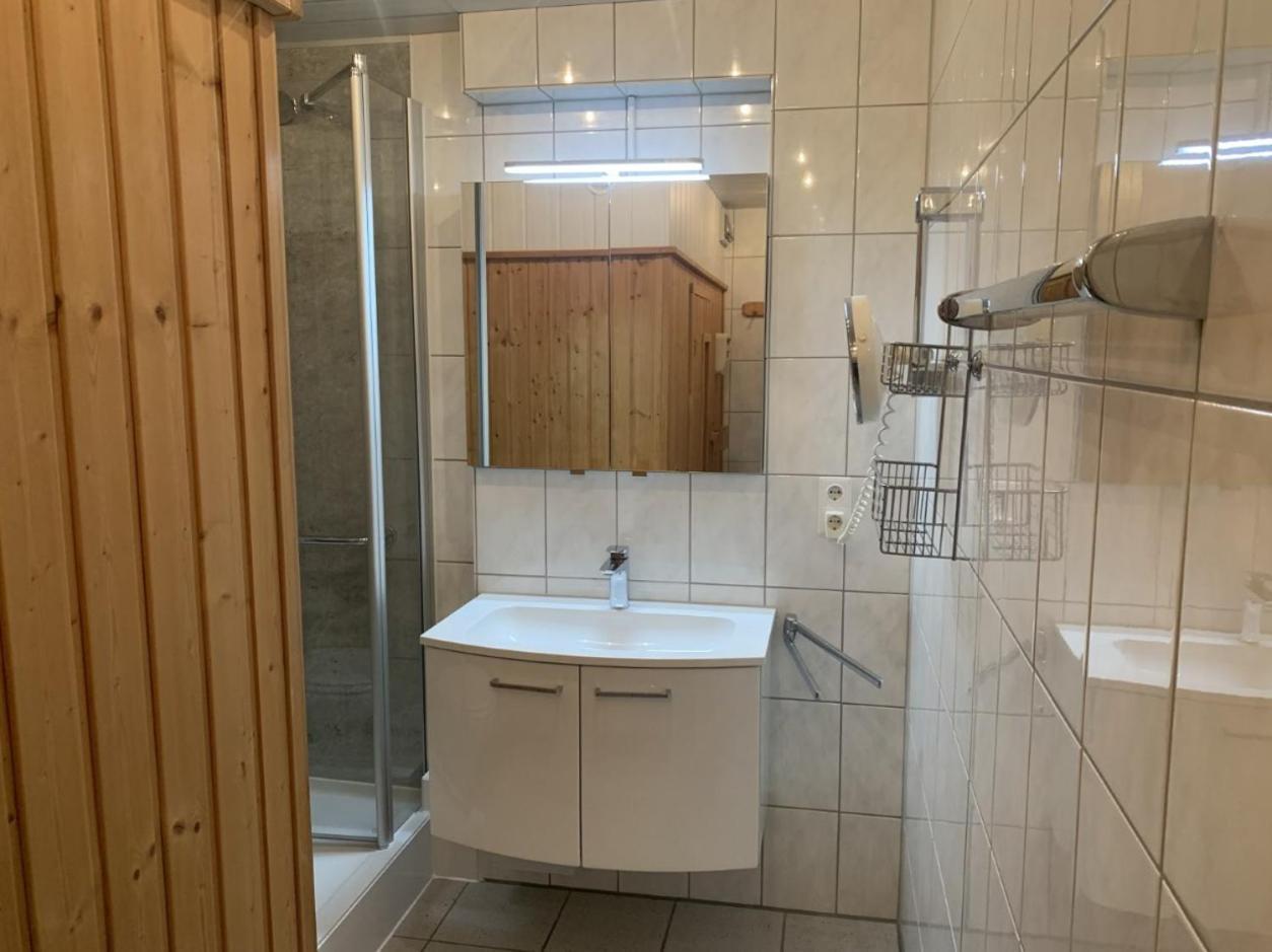 Im Herzen Von Wiesdorf- Blick Auf Das Bayer-Kreuz -Appartement Mit 2 Schlafzimmern-Fuer 3 Personen -Zentral Gelegen - Friedrich Ebert Platz 5A , 4Te Etage - Dachterrasse Und Sauna - Kaution Pflicht - Leverkusen Exteriér fotografie