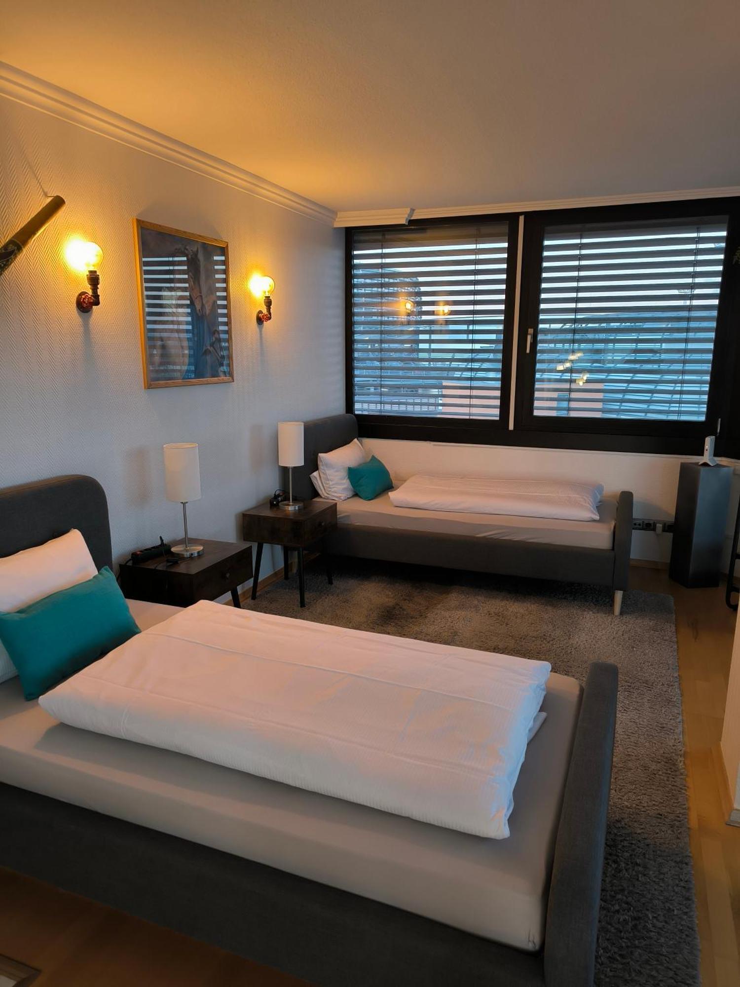 Im Herzen Von Wiesdorf- Blick Auf Das Bayer-Kreuz -Appartement Mit 2 Schlafzimmern-Fuer 3 Personen -Zentral Gelegen - Friedrich Ebert Platz 5A , 4Te Etage - Dachterrasse Und Sauna - Kaution Pflicht - Leverkusen Exteriér fotografie