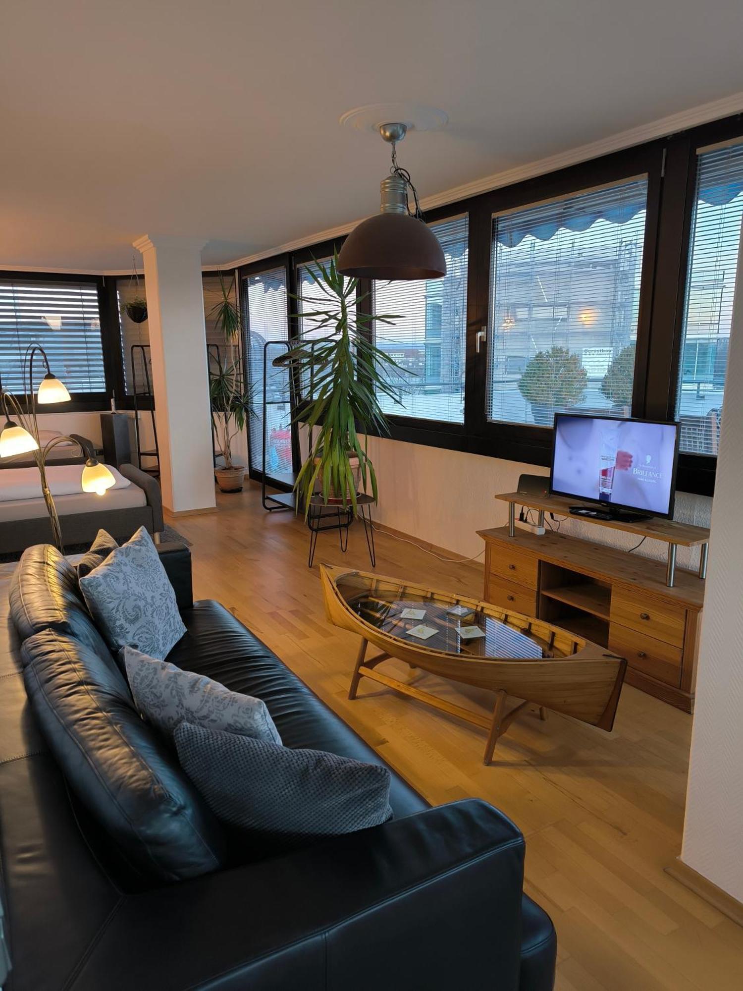 Im Herzen Von Wiesdorf- Blick Auf Das Bayer-Kreuz -Appartement Mit 2 Schlafzimmern-Fuer 3 Personen -Zentral Gelegen - Friedrich Ebert Platz 5A , 4Te Etage - Dachterrasse Und Sauna - Kaution Pflicht - Leverkusen Exteriér fotografie