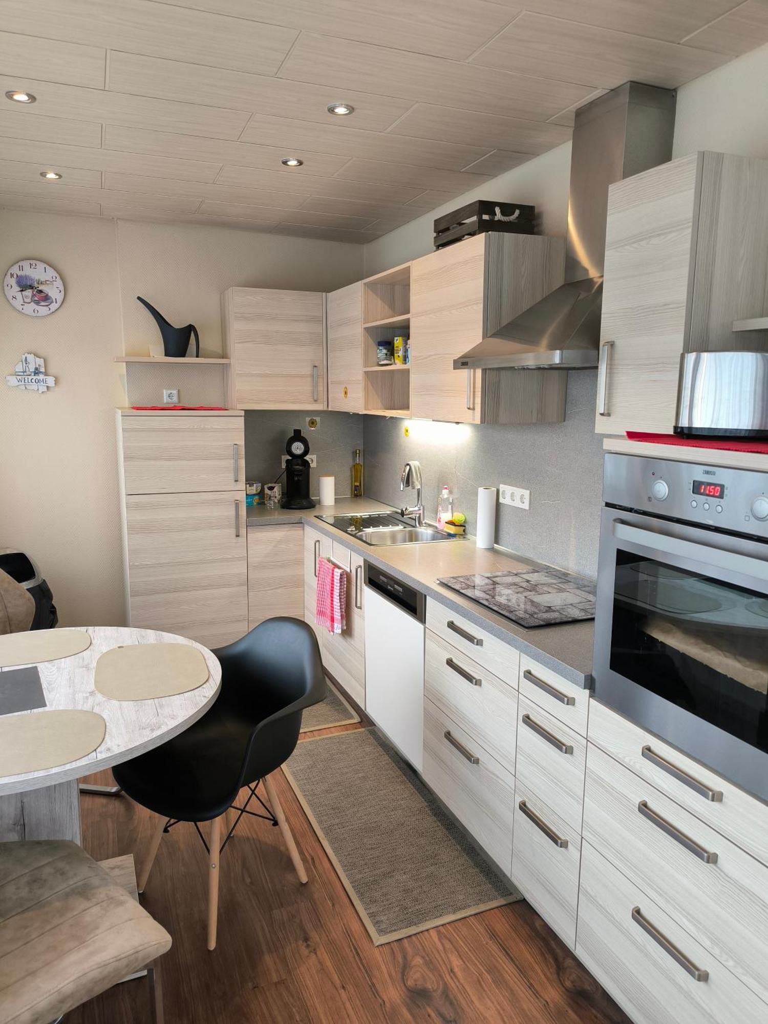 Im Herzen Von Wiesdorf- Blick Auf Das Bayer-Kreuz -Appartement Mit 2 Schlafzimmern-Fuer 3 Personen -Zentral Gelegen - Friedrich Ebert Platz 5A , 4Te Etage - Dachterrasse Und Sauna - Kaution Pflicht - Leverkusen Exteriér fotografie