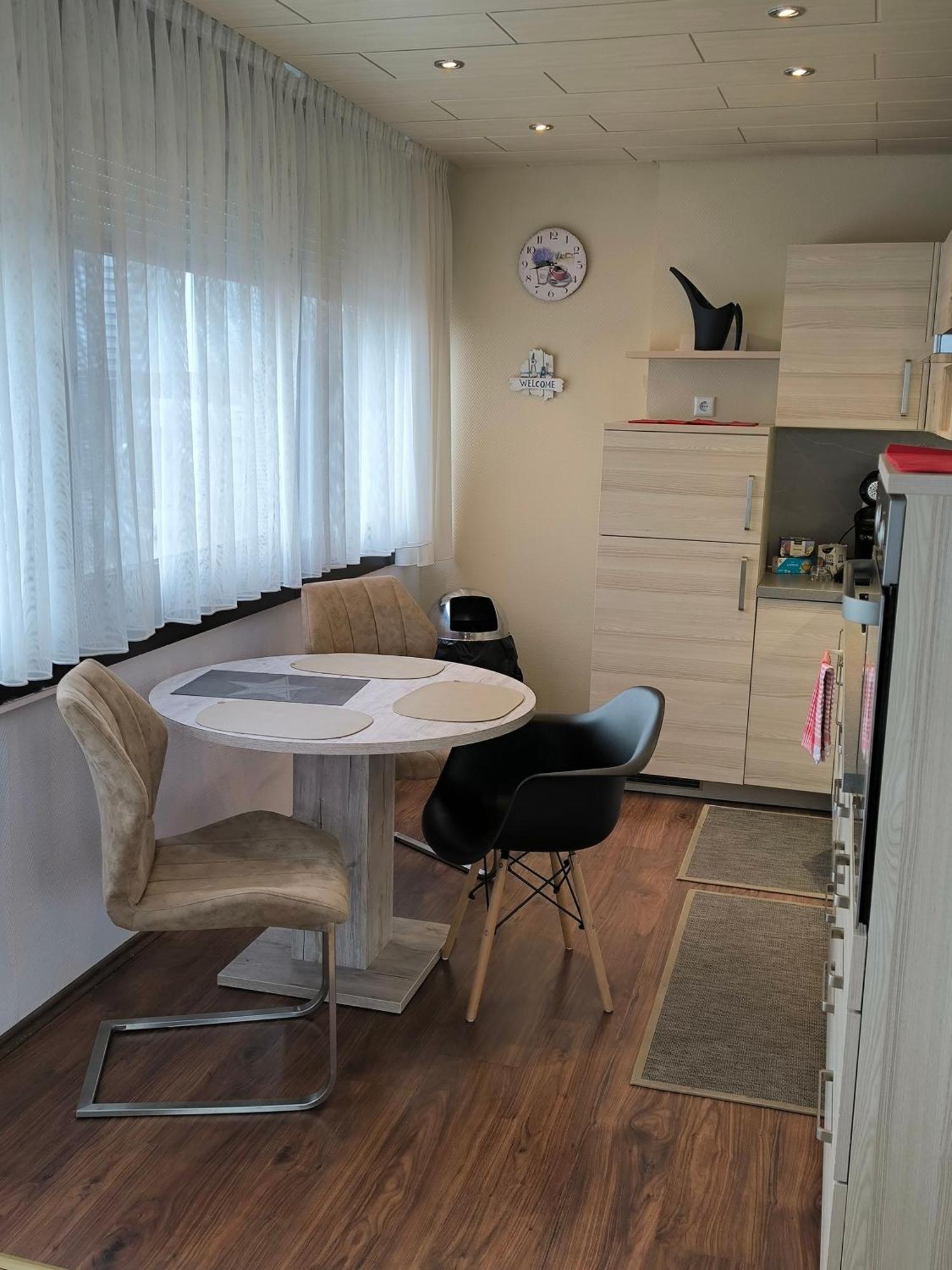 Im Herzen Von Wiesdorf- Blick Auf Das Bayer-Kreuz -Appartement Mit 2 Schlafzimmern-Fuer 3 Personen -Zentral Gelegen - Friedrich Ebert Platz 5A , 4Te Etage - Dachterrasse Und Sauna - Kaution Pflicht - Leverkusen Exteriér fotografie