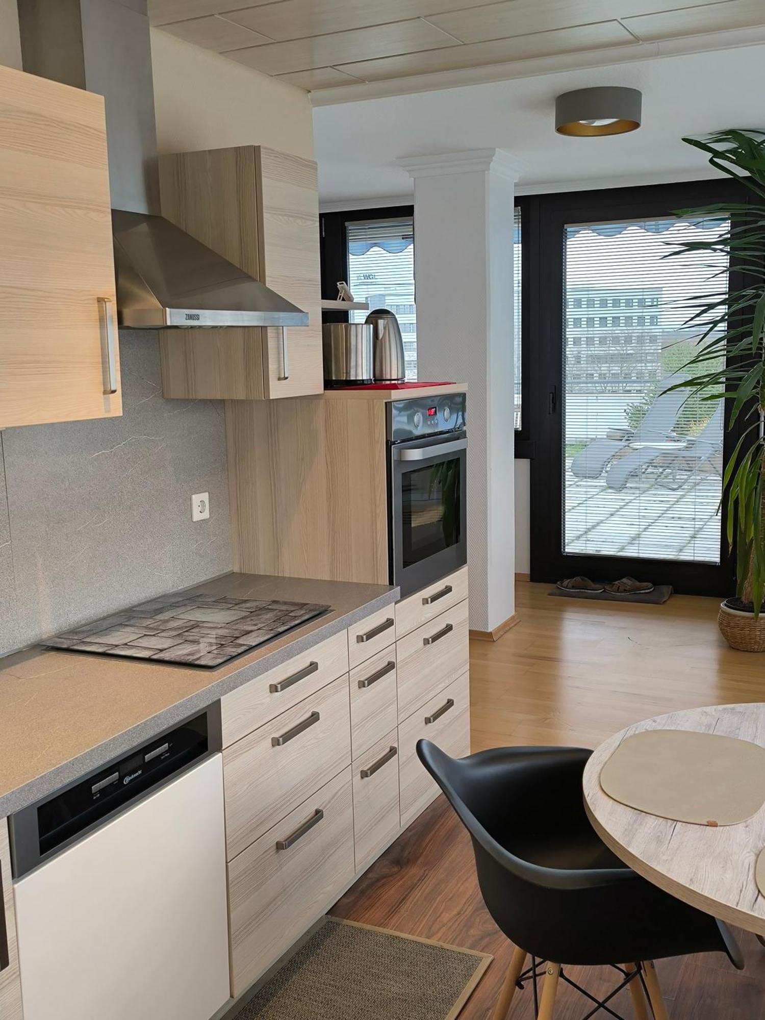 Im Herzen Von Wiesdorf- Blick Auf Das Bayer-Kreuz -Appartement Mit 2 Schlafzimmern-Fuer 3 Personen -Zentral Gelegen - Friedrich Ebert Platz 5A , 4Te Etage - Dachterrasse Und Sauna - Kaution Pflicht - Leverkusen Exteriér fotografie